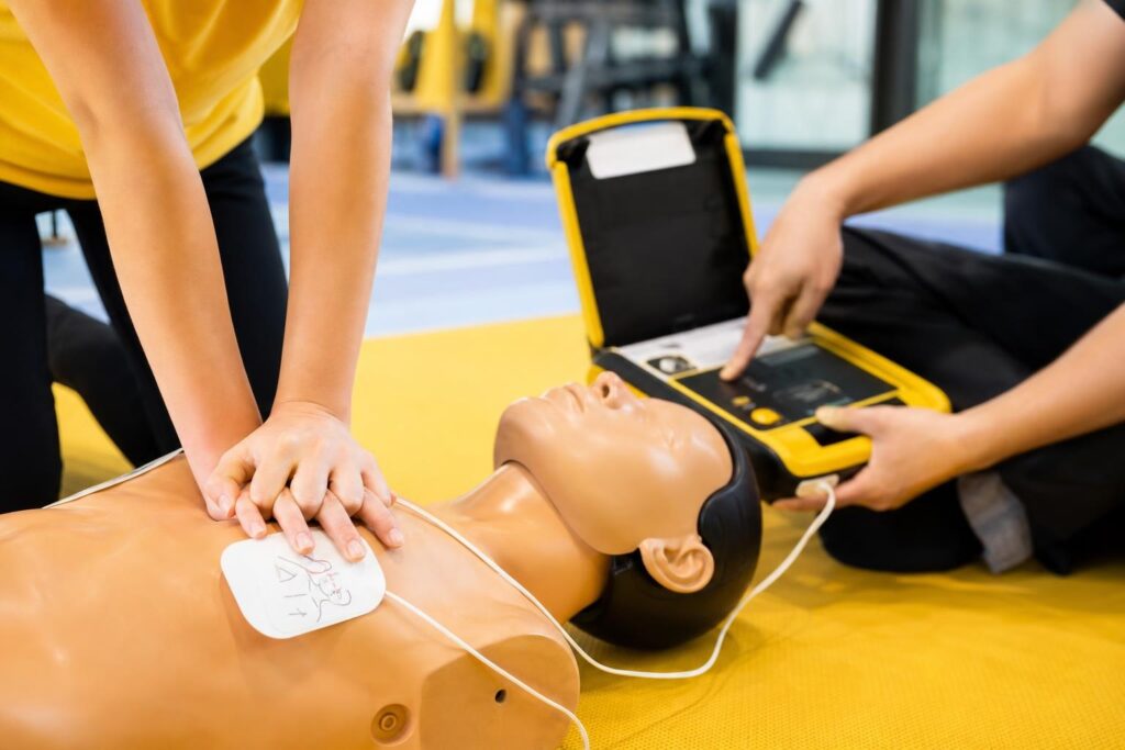 Reanimación Cardiopulmonar (RCP) y uso del Desfibrilador Automático (DEA)