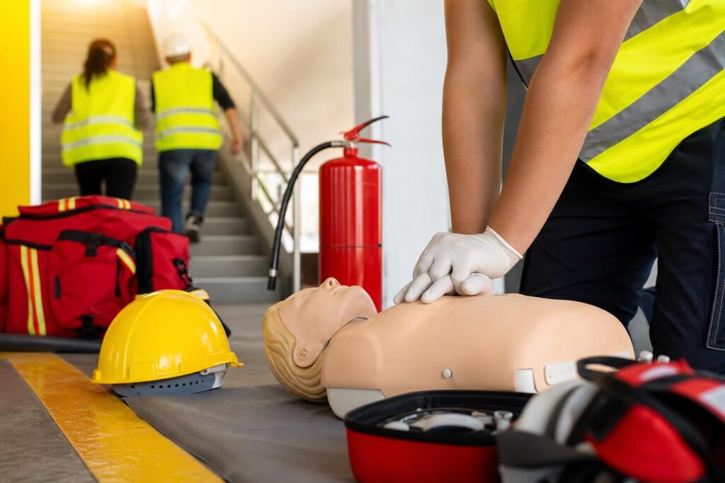 Plan de Emergencia, Evacuación y Primeros auxilios